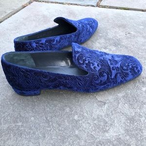 Stuart Weitzman women’s velvet Tuxedo shoe. Size 9